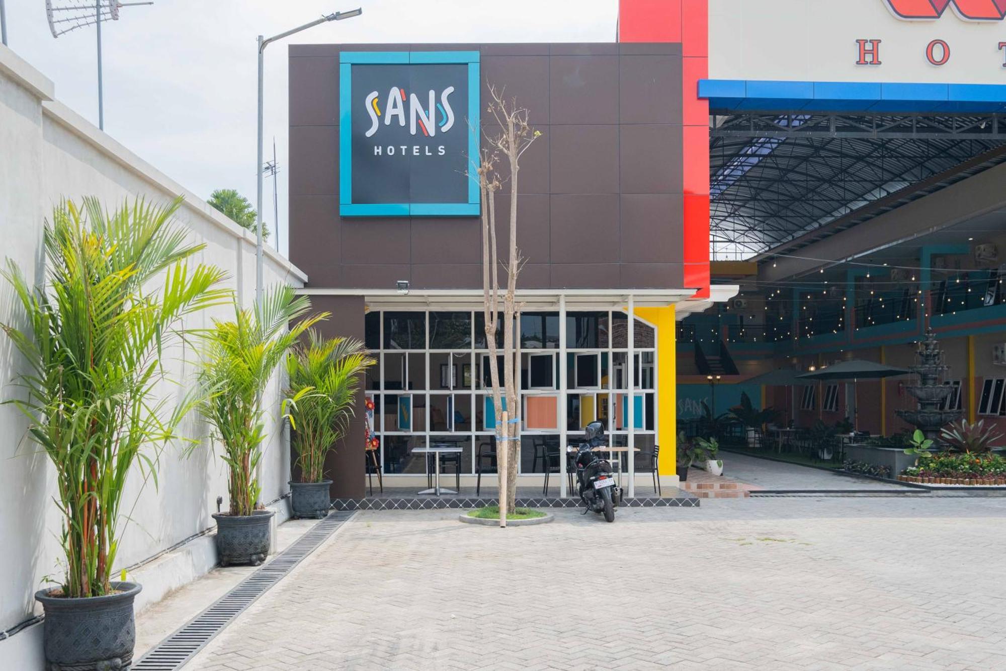 Sans Wm Hotel Blitar Exteriér fotografie
