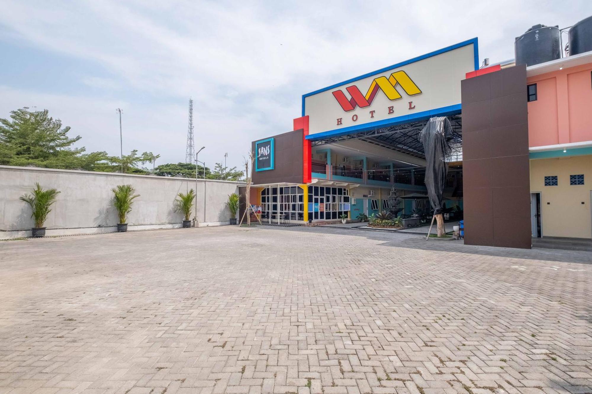 Sans Wm Hotel Blitar Exteriér fotografie
